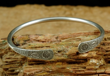 Preview: Schöner Tuareg Armreif aus Silber - Elegant & Schlicht